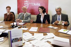La Diputación de Ávila presentó la Guía de la Inmigración elaborada por el area de Familia e Igualdad. La Diputación de Ávila presentó la Guía de la Inmigración elaborada por el area de Familia e Igualdad.