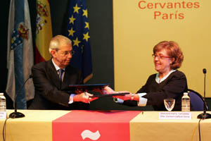 Emilio Pérez Touriño y Carmen Caffarel, durante el acto de la firma. Emilio Pérez Touriño y Carmen Caffarel, durante el acto de la firma.