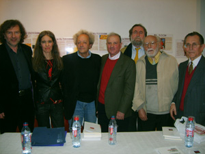 Los conferenciantes departieron con los organizadores de la cita cultural celebrada en la capital parisina. Los conferenciantes departieron con los organizadores de la cita cultural celebrada en la capital parisina.