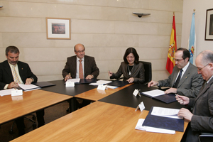 Rodríguez y Sánchez Piñón, durante la firma del acuerdo. Rodríguez y Sánchez Piñón, durante la firma del acuerdo.