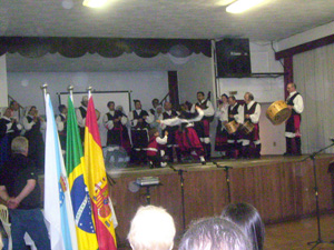 El grupo folclórico ‘Lembranza e Agarimo’, durante su actuación. El grupo folclórico ‘Lembranza e Agarimo’, durante su actuación.