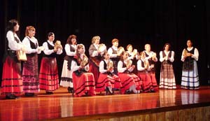 Pandereiteiras Xeito Novo, en el homenaje a Álvarez Blázquez. Pandereiteiras Xeito Novo, en el homenaje a Álvarez Blázquez.