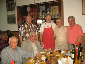 Directivos de Zas, junto a un grupo de invitados del Centro Gallego de Buenos Aires. Directivos de Zas, junto a un grupo de invitados del Centro Gallego de Buenos Aires.