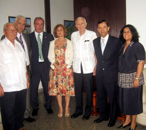 El vicepresidente cubano José Ramón Fernández recibió a la comitiva. El vicepresidente cubano José Ramón Fernández recibió a la comitiva.