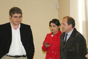 Carlos Aymerich, junto a Laura Seara y Leiceaga, en la comisión. Carlos Aymerich, junto a Laura Seara y Leiceaga, en la comisión.