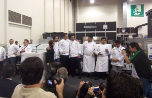 Imagen de los cinco finalistas con los tres ganadores. Imagen de los cinco finalistas con los tres ganadores.