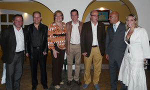 Rodríguez con miembros de la junta directiva de la HGV. Rodríguez con miembros de la junta directiva de la HGV.
