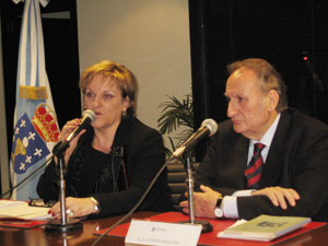 María Xosé Porteiro y Antonio Requeni, durante la presentación. María Xosé Porteiro y Antonio Requeni, durante la presentación.