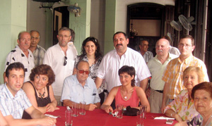 Álvarez -en el centro-, con Ignacio García, Elías Rodríguez y otras personalidades e invitados. Álvarez -en el centro-, con Ignacio García, Elías Rodríguez y otras personalidades e invitados.