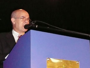El presidente reelecto Luis Martínez El presidente reelecto Luis Martínez