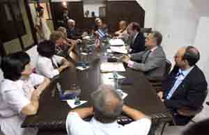Herrera se reunió con los presidentes de las Casas Regionales en Cuba. Herrera se reunió con los presidentes de las Casas Regionales en Cuba.
