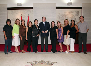 Juan Vicente Herrera, con la representación del Encuentro Internacional de Jóvenes de Casas Regionales. Juan Vicente Herrera, con la representación del Encuentro Internacional de Jóvenes de Casas Regionales.