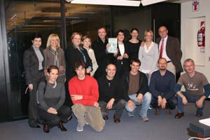 Foto de familia de las autoridades, integrantes del grupo ‘Fía na Roca’ y el actor Eduardo Blanco. Foto de familia de las autoridades, integrantes del grupo ‘Fía na Roca’ y el actor Eduardo Blanco.