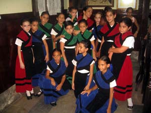 El cuerpo de baile actuó en la velada. El cuerpo de baile actuó en la velada.