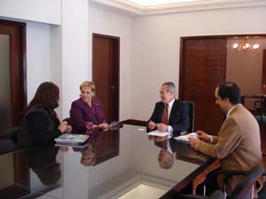 María Xosé Porteiro, durante su reunión con el intendente de la ciudad de Santa Fe, Mario Domingo Barletta. María Xosé Porteiro, durante su reunión con el intendente de la ciudad de Santa Fe, Mario Domingo Barletta.