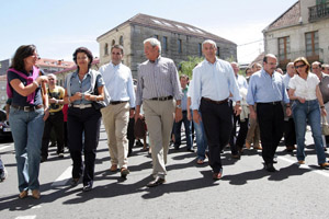 Touriño -en el centro- se refirió al voto emigrante durante la Fiesta del Pulpo celebrada el pasado 10 de agosto en O Carballiño. Touriño -en el centro- se refirió al voto emigrante durante la Fiesta del Pulpo celebrada el pasado 10 de agosto en O Carballiño.