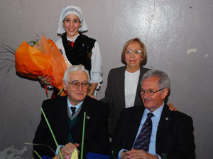 Antonio Nespral, –a la izda.– acompañado por el presidente del Centro Asturiano de Buenos Aires. Antonio Nespral, –a la izda.– acompañado por el presidente del Centro Asturiano de Buenos Aires.
