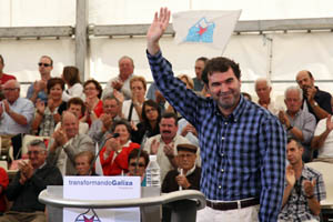 Anxo Quintana saluda en el mitin de inicio del ‘curso político’ que ofreció la pasada semana en Allariz (Ourense). Anxo Quintana saluda en el mitin de inicio del ‘curso político’ que ofreció la pasada semana en Allariz (Ourense).