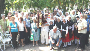 Celebración en el Hogar Santovenia. Celebración en el Hogar Santovenia.