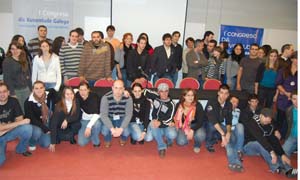 Parte de los jóvenes asistentes a este primer congreso. Parte de los jóvenes asistentes a este primer congreso.