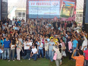 Todos los grupos folclóricos participantes recibieron un diploma.