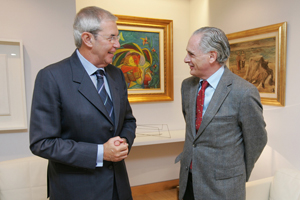 Emilio Pérez Touriño conversa con Alfredo Toro, durante el encuentro. Emilio Pérez Touriño conversa con Alfredo Toro, durante el encuentro.