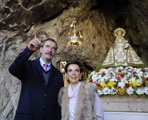 Fox y su esposa, en uno de los actos desarrollados en Asturias. Fox y su esposa, en uno de los actos desarrollados en Asturias.