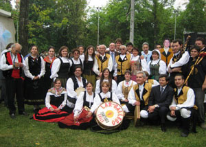 Manuel Luis Rodríguez se reunió con los jóvenes de los diferentes grupos del la asociación ‘Lar Gallego’ de Chile. Manuel Luis Rodríguez se reunió con los jóvenes de los diferentes grupos del la asociación ‘Lar Gallego’ de Chile.