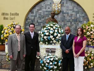 Presidente, secretario general, presidente de la HGV y presidenta del Comité de Damas, respectivamente. Presidente, secretario general, presidente de la HGV y presidenta del Comité de Damas, respectivamente.
