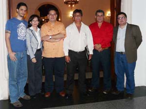 Representantes de medios de comunicación que cubren el HCV. Julio Naranjo y Josefina Benítez, de ‘Fedecanarias Hoy’ y ‘Canarios en el Mundo’; Richard Barreiro, de ‘Magazine Español’; Orlando Colmenares y Francisco Chinea, de ‘Prese