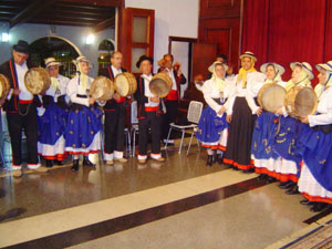 Coros y Danzas de La Gomera de la Fundación Garajonay, acompañaron con sus cánticos la Santa Misa.