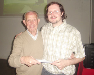 Perfecto Marcote entregó los diplomas de asistencia, durante la clausura la Jornada. Perfecto Marcote entregó los diplomas de asistencia, durante la clausura la Jornada.