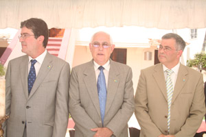 Valentín Ruiz –primero por la dcha.–, durante el acto de inauguración de la nueva sede. Valentín Ruiz –primero por la dcha.–, durante el acto de inauguración de la nueva sede.