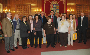 Maíllo con los participantes en la Operación Añoranza. Maíllo con los participantes en la Operación Añoranza.