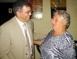 El viceconsejero Valentín Ruiz junto con María de los Ángeles Corripio. El viceconsejero Valentín Ruiz junto con María de los Ángeles Corripio.