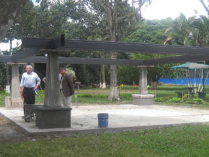 Jacinto Braña, junto con el presidente del Centro Asturiano de Costa Rica, visita las obras de la futura sede. Jacinto Braña, junto con el presidente del Centro Asturiano de Costa Rica, visita las obras de la futura sede.