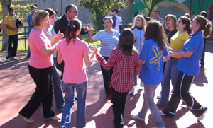  Los participantes en el curso mostraron los conocimientos adquiridos en baile tradicional.