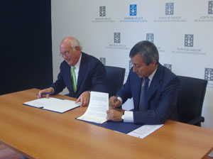 Fontenla y Fernández Mato, durante la firma del convenio. Fontenla y Fernández Mato, durante la firma del convenio.