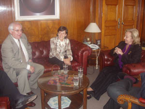 Rubio Vidal -en el centro- con el presidente de Casa Galicia y la ministra de Salud. Rubio Vidal -en el centro- con el presidente de Casa Galicia y la ministra de Salud.