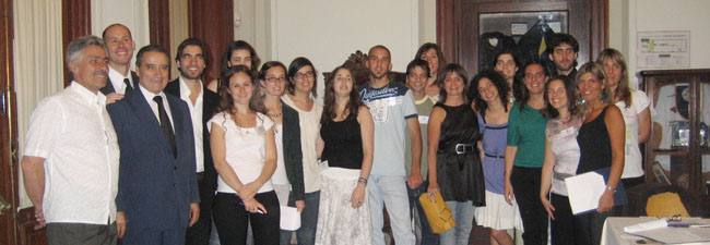 Pedro Bello -segundo por la izda.-, con los jóvenes. Pedro Bello -segundo por la izda.-, con los jóvenes.