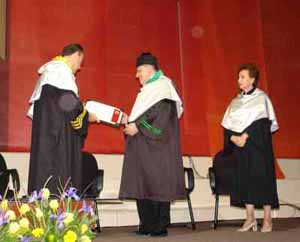 Imágen del acto que protagonizó Fraga en la Universidad de Puebla. Imágen del acto que protagonizó Fraga en la Universidad de Puebla.