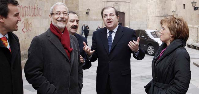 Momento de la inauguración de la nueva sede. Momento de la inauguración de la nueva sede.