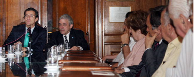 Feijóo se reunió con la directiva del Centro Gallego.