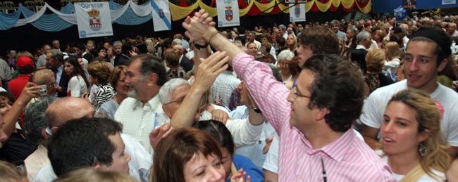 Autoridades provinciales de Galicia que se encontraban en Argentina acudieron al mitin.