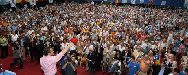 El mitín de Feijóo fue un éxito de público.