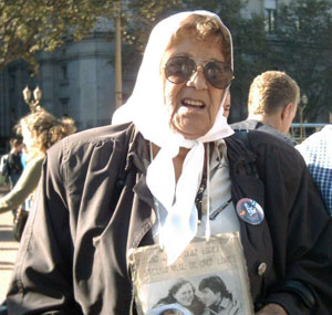 Dionisia López, durante uno de sus actos reivindicativos. Dionisia López, durante uno de sus actos reivindicativos.