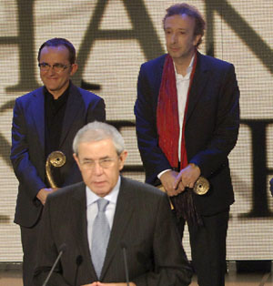 Touriño, durante su discurso, con ‘Morris’ y Eduardo Blanco detrás. Touriño, durante su discurso, con ‘Morris’ y Eduardo Blanco detrás.