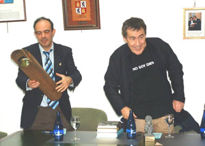 Un momento del homenaje que el Centro de Soria en Madrid hizo al escritor Fernando Sánchez Dragó. Un momento del homenaje que el Centro de Soria en Madrid hizo al escritor Fernando Sánchez Dragó.