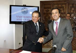 Los rectores José Ramón Alonso –a la derecha–, y Néstor Pérez. Los rectores José Ramón Alonso –a la derecha–, y Néstor Pérez.