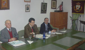 Un momento de la conferencia impartida por Félix Lavilla, en el centro Un momento de la conferencia impartida por Félix Lavilla, en el centro